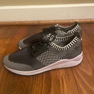Steve Madden Sneakers (Size 6)